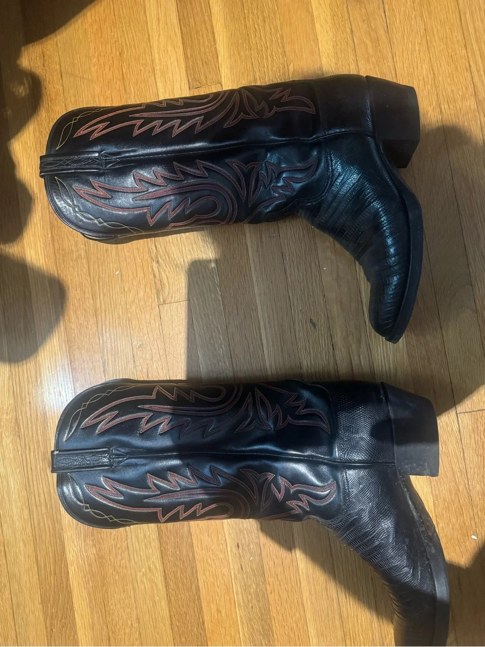 Lucchese men Black Leather Western Cowboy Boots with Burgundy Stitching size 7.5